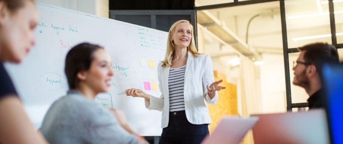 Salesforce Commerce Cloud : Bonne ou mauvaise idée pour votre SEO ? Réunion d'entreprise
