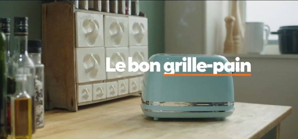 Capture du spot  - le bon grille pain -  avec un grille pain bleu