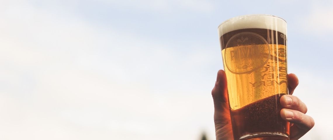 Alors pour ne pas faire défaut à la tradition de l’Est de la France où la bière de Noel est une tradition, Kronenbourg propose un service de bière de Noël à la pression dans sept hypermarchés. Personne qui lève son verre de bière