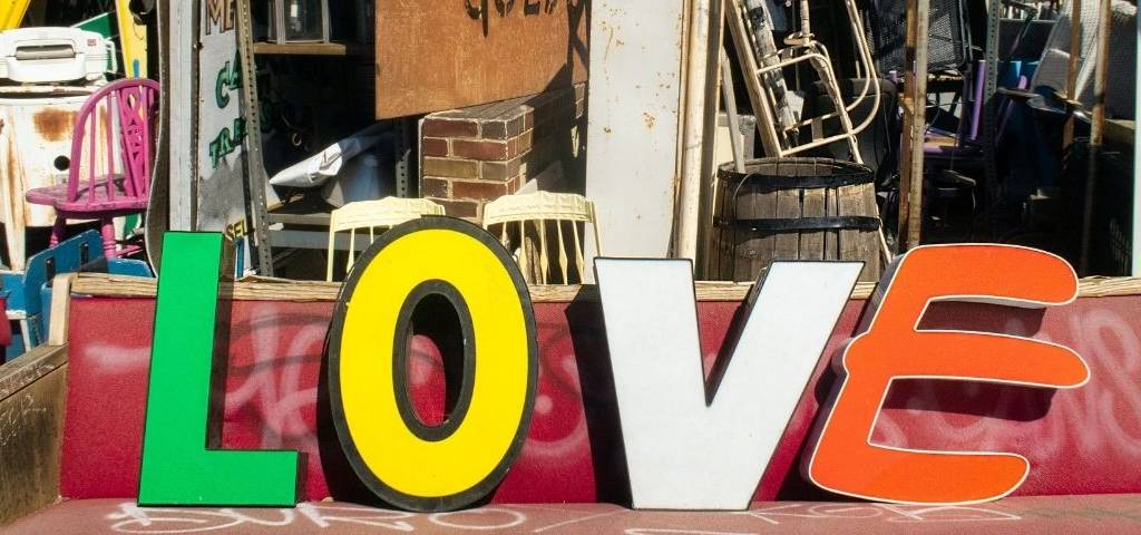 Objets recyclés entassés