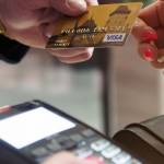 Personne éffectuant un réglement par carte bancaire