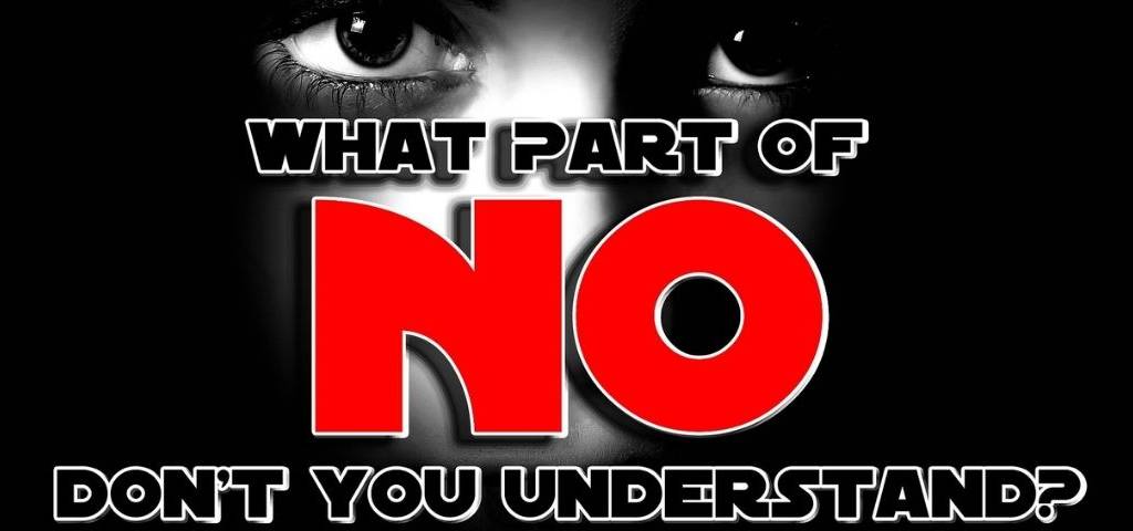 regard d'une femme avec le mesage suivant : What part of don't you understand