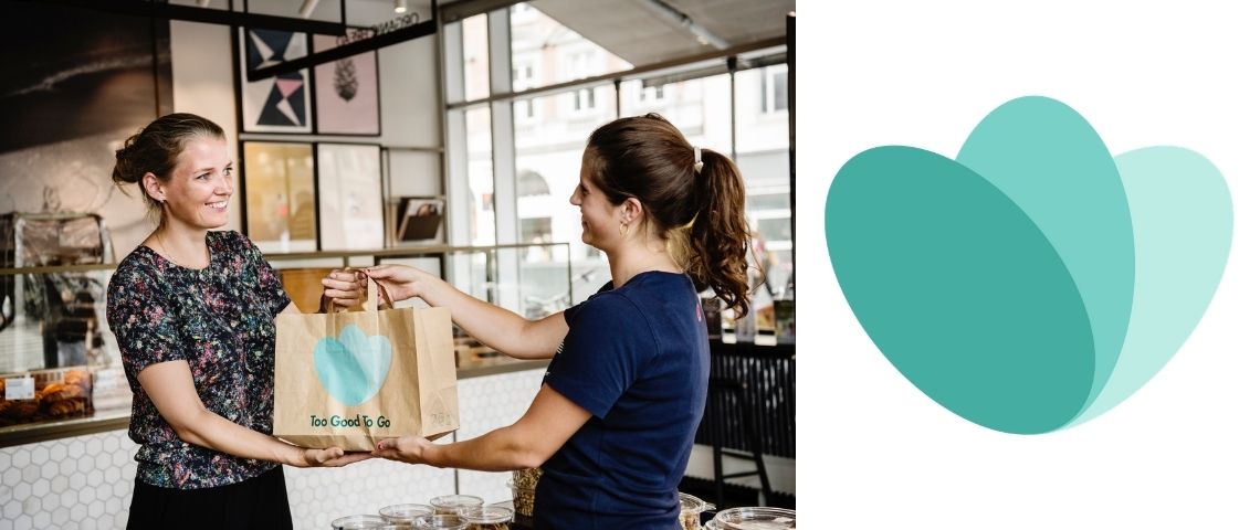 L’application Too Good To Go de lutte contre le gaspillage alimentaire lève 25 millions d’euros pour accélérer sa croissance aux USA Jeune femme donnant un sac à l'effigie Too Good To go à une autre femme