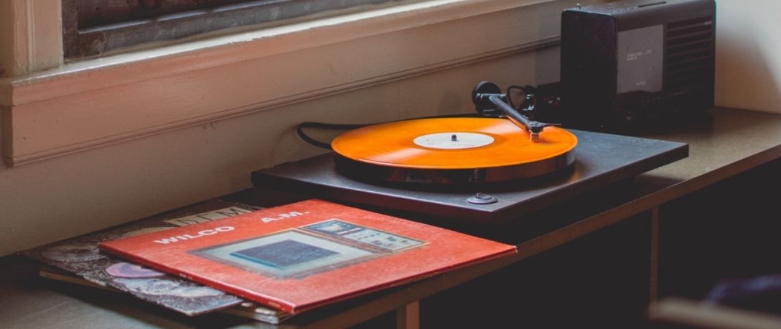 Comment la nostalgie peut-être un moteur d’innovation pour les marques ? Un tourne disque