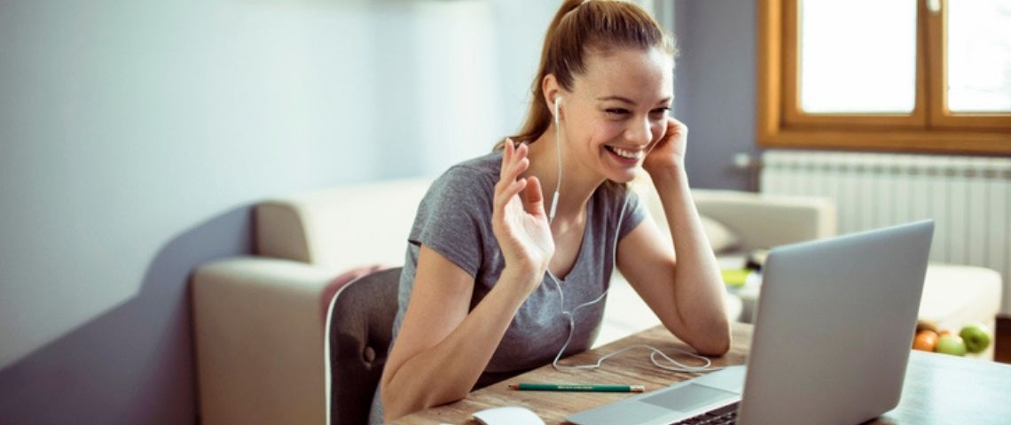Comment s'organiser pour initier un projet web ? Une personne en télétravail