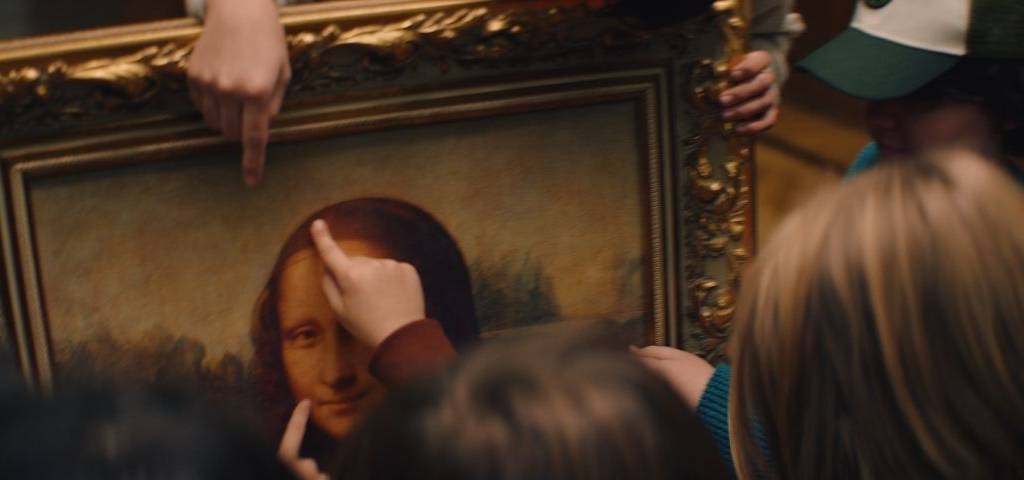 Enfant découvrant le tableau de la Joconde