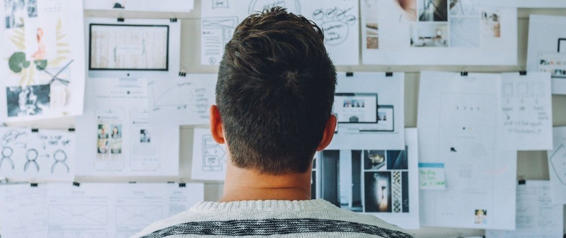 Founders Future lève 50 millions supplémentaires pour accélérer ses investissements Tech for Good. Depuis sa création en 2018, Founders Future a déjà levé 60 millions d’euros. Avec cette nouvelle enveloppe, le fonds atteindra 110 millions d’euros. Jeune homme réfléchissant face à un tableau plein de données