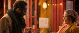 Un homme et une femme semblant se rencontrer pour la 1ère fois