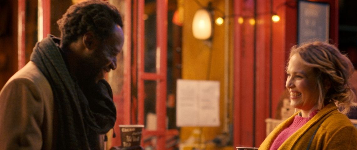 Bumble, l’application de rencontres qui souhaite se faire connaître davantage auprès des jeunes a choisi de faire confiance à MullenLowe France pour sa première campagne française Un homme et une femme semblant se rencontrer pour la 1ère fois