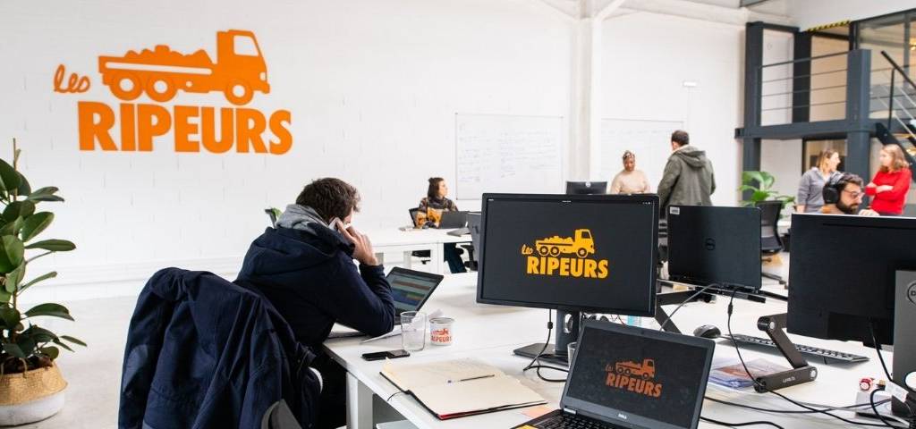 Des bureaux aménagés dans des hangars