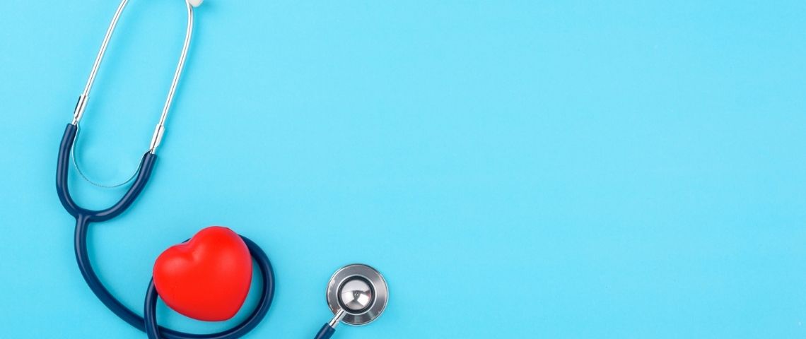 Quel rôle les entreprises doivent-elles jouer dans l’accompagnement de leurs collaborateurs en matière de santé ? Un stetoscope avec un coeur