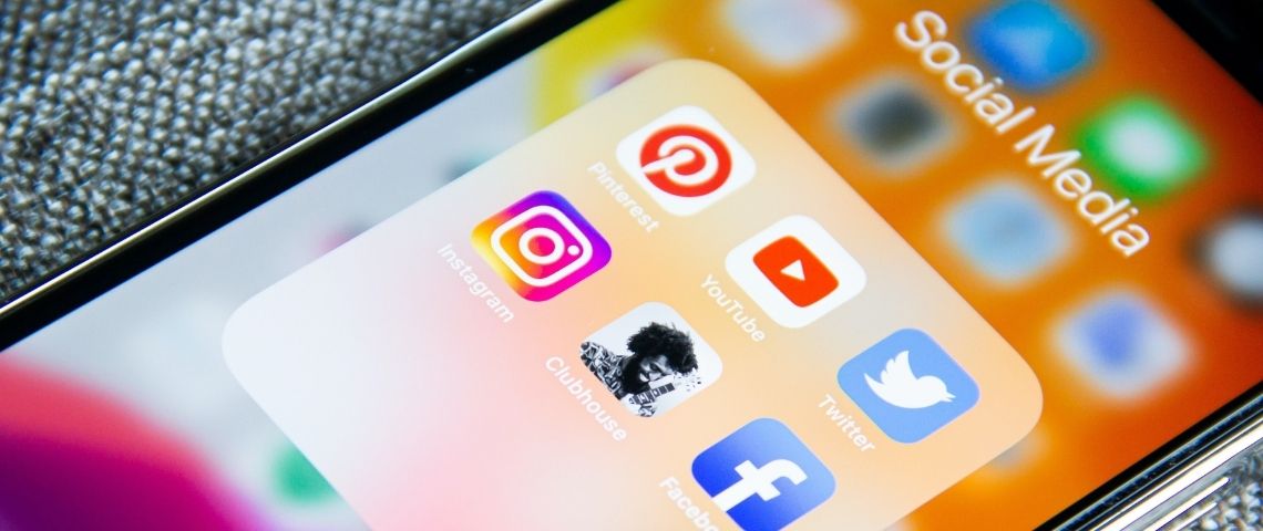 Hype Auditor. jpg Logos réseaux sociaux sur smartphone