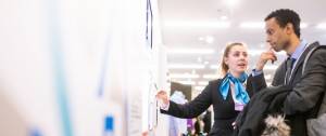 Une femme et un homme dans le cadre professionnel