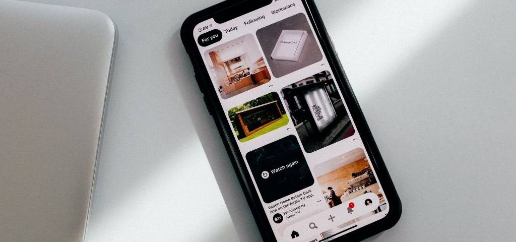 OTTA Smartphone présentant un fils de publications Pinterest