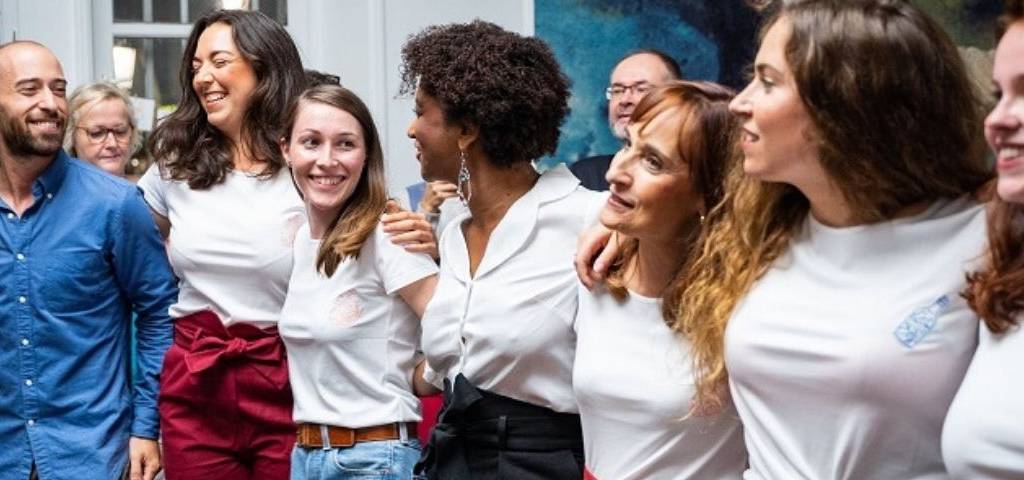 Equipe d'Atelier Unes - Femmes et hommes qui sourient