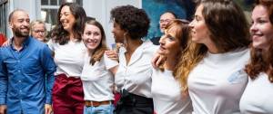 Equipe d'Atelier Unes - Femmes et hommes qui sourient
