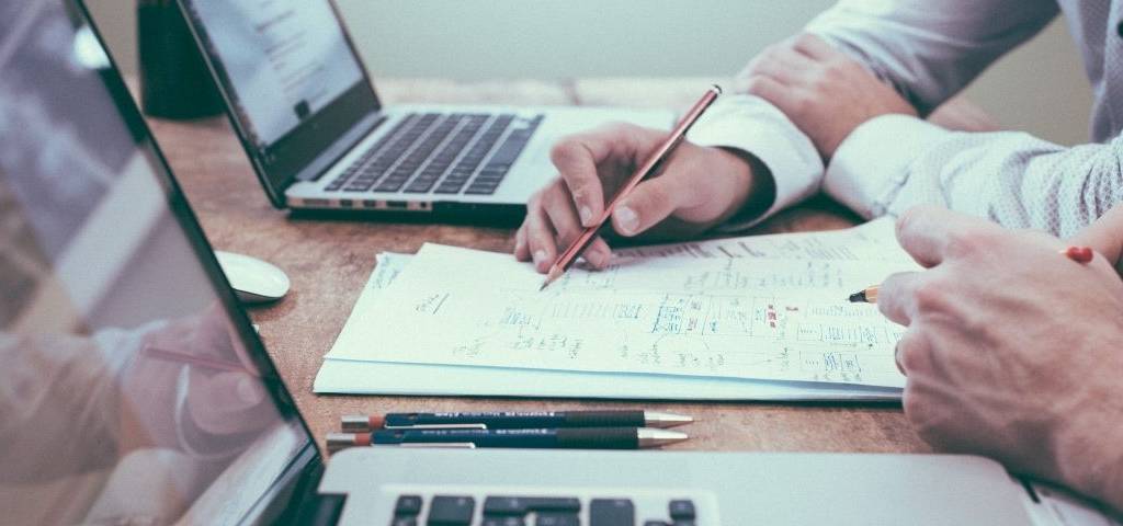 Ordinateurs et fiches de calculs
