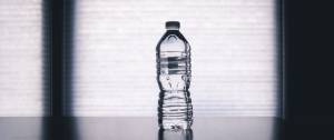 Bouteille d'eau en plastique