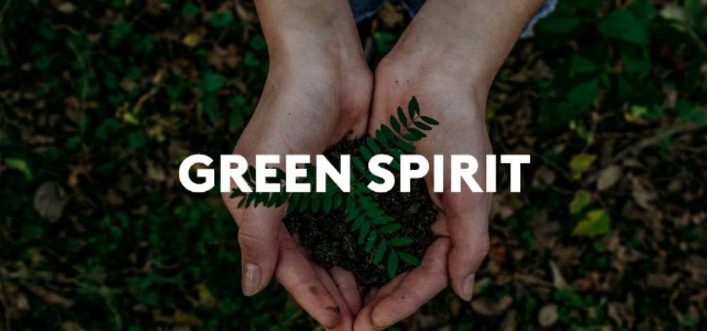 Visuel avec des mains jointes tenant de la terre, avec le message : Green Spirit