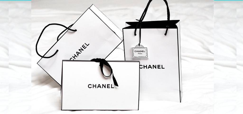 Sac en papier de la marque Chanel