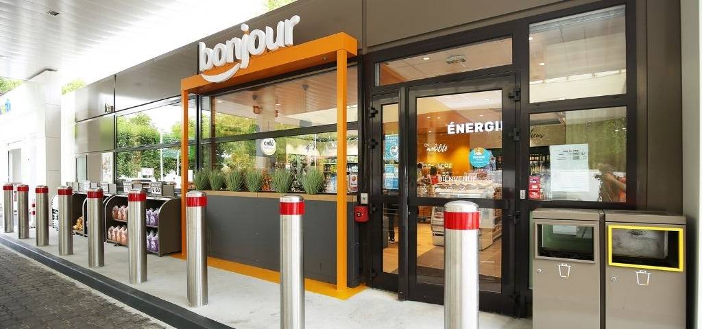 Devanture Boutique Bonjour stations Total