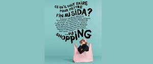 Affiche de la grande braderie de la mode Aides, avec une jeune femme dans un sac à main rose