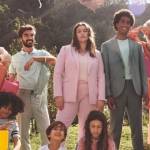 Hommes, femmes, enfants portant de vêtements C&A