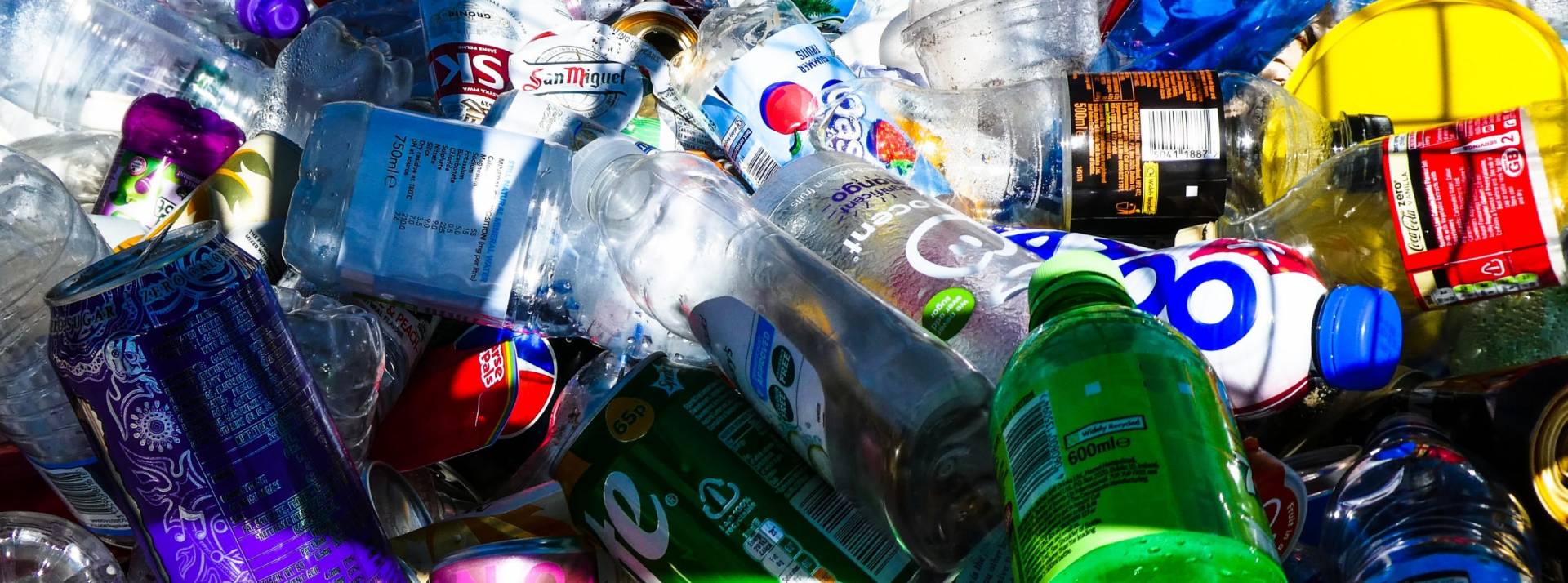 Tri-innovation-technologique-intelligence-artificielle-recyclage Des bouteilles en plastique