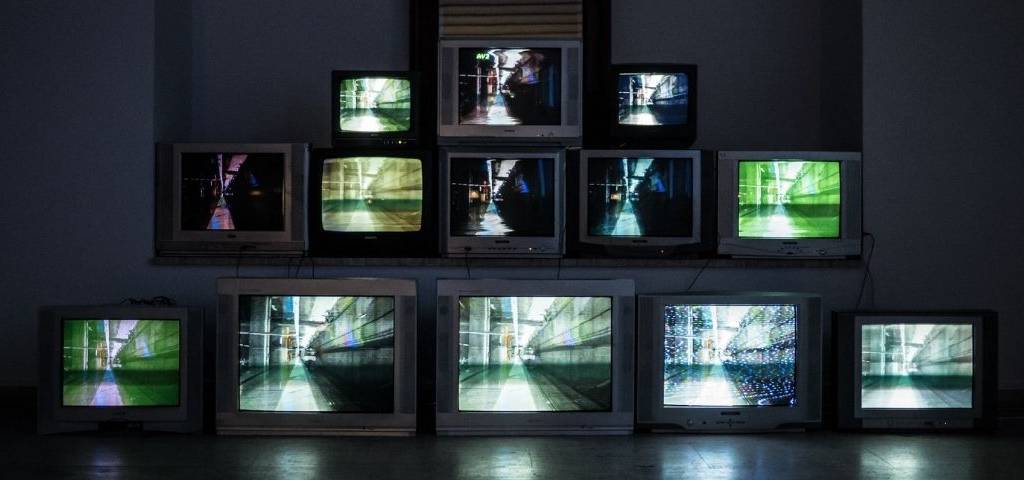 plusieurs postes de télévision