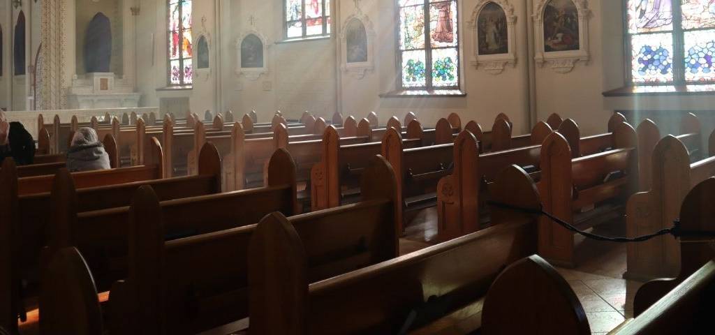L'intérieur d'une église