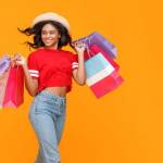 Une femme qui fait du shopping