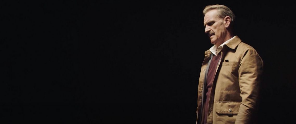 gillette-campagne-agence-marcel-ecole-de-cinema-kourtrajme-court-metrage-K-pop-masculinité-communication-publicité Un homme sur une scène de théâtre. Fond noir
