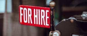 Un panneau "For hire"