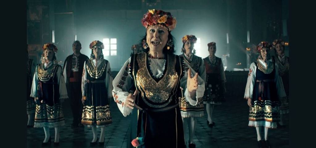 Femme russe dansant