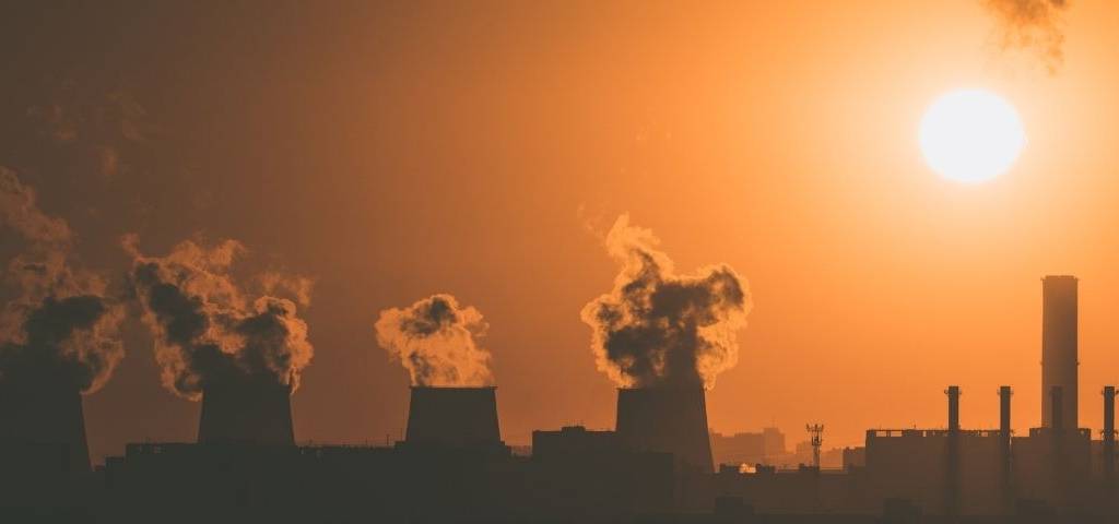 Fumées sortant des cheminées d'usines