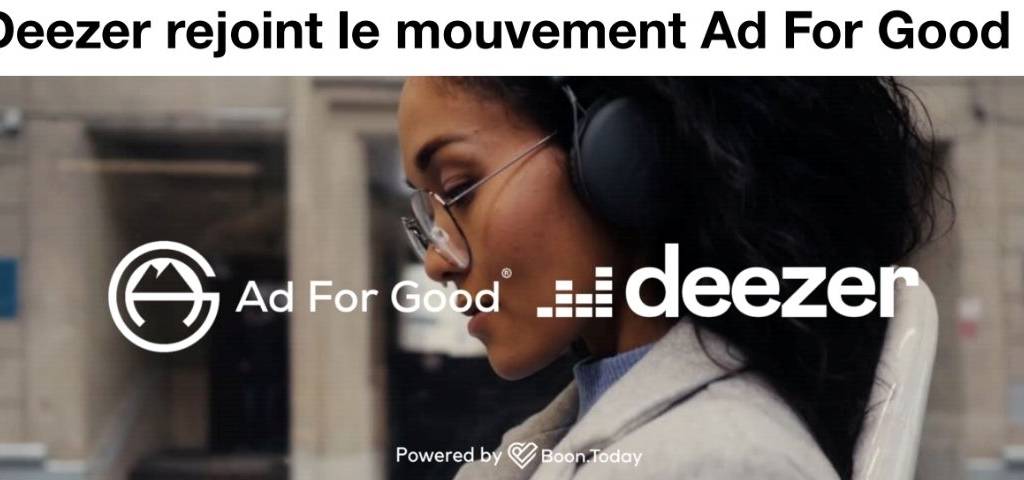 Femme de profil avec des lunettes