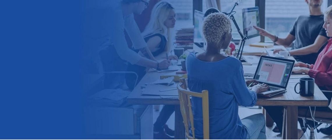 Etude Digimind : Le Top des Agences sur les réseaux sociaux en France Equipe au travail devant des ordinateurs