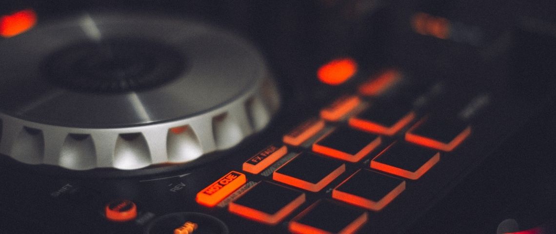 Prodigious dévoile Lost-Tapes.com, sa librairie musicale via une plateforme intuitive et innovante pour répondre à l’exigence créative de ses clients. Table de mixage