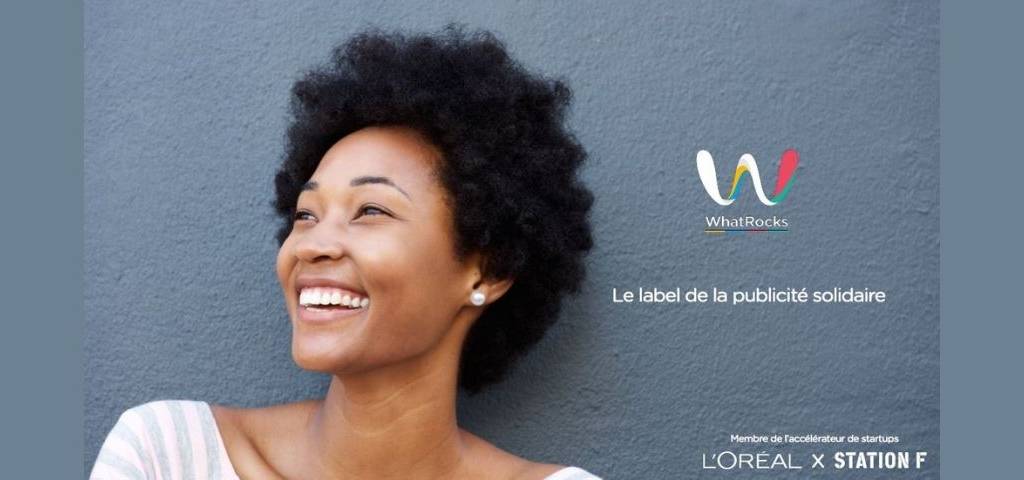 Jeunes femme souriante