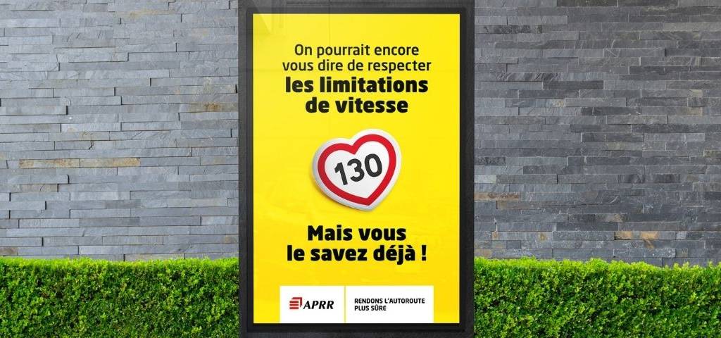 campagne d'affichage, sécurité routière, fond jaune, écriture noire, coeur au centre