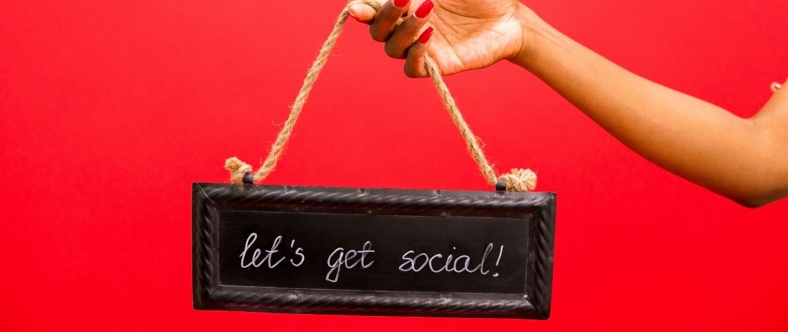 Premier grand déploiement de l’innovation Google’s Business Messages en France chez Carrefour Affiche : let's get social