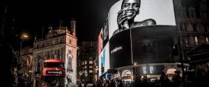 Building avec de la publicité