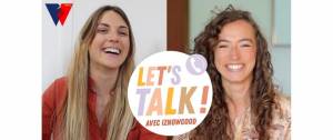Logo Let's talk avec 2 femmes souriantes en arrière plan