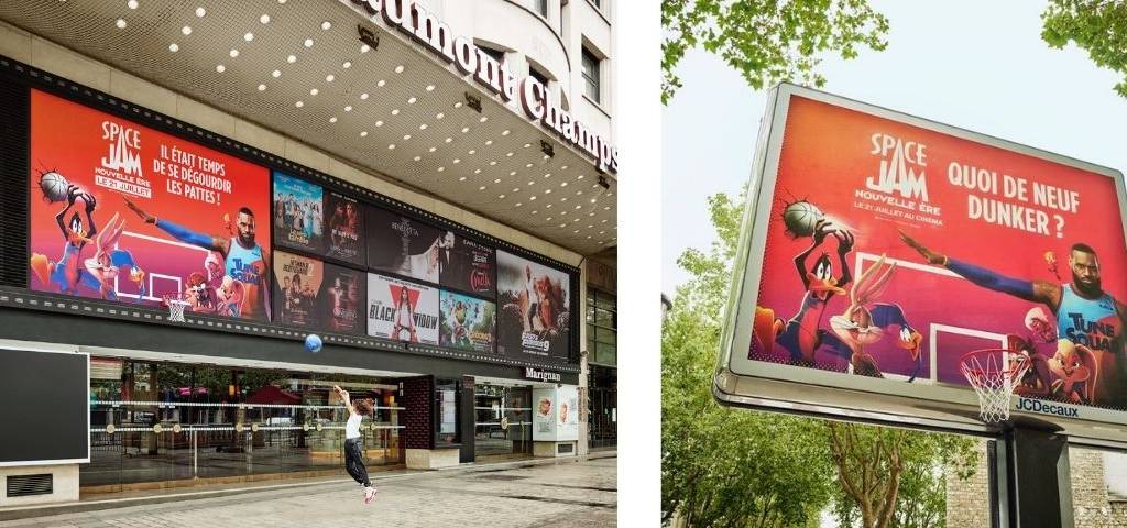 Panneau publicitaire avec un panier de basket intégré