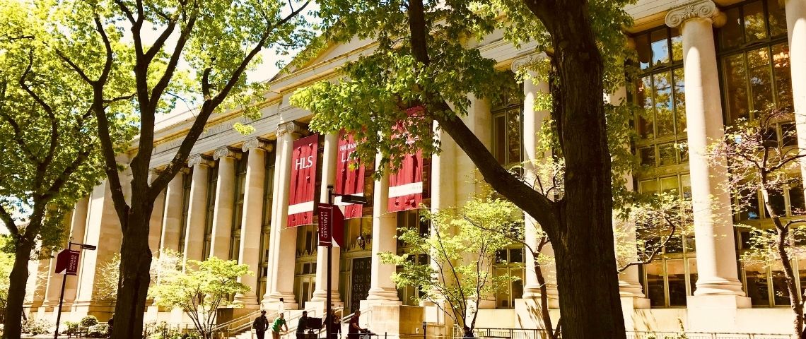 Le fonds de dotation de Harvard retire ses investissements en énergies fossiles Le fonds de dotation de Harvard retire ses investissements en énergies fossiles