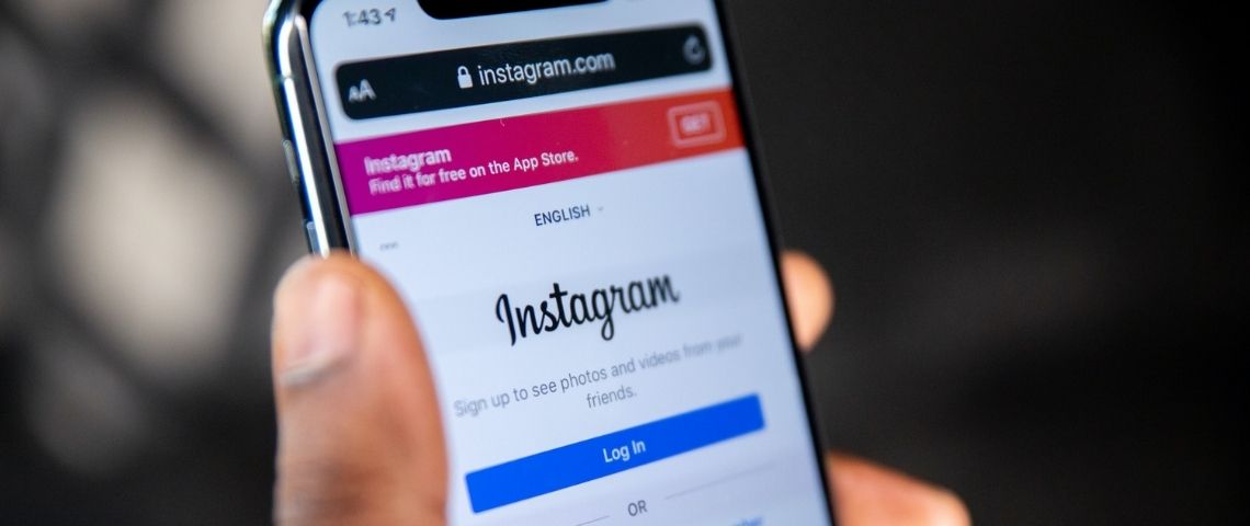 Hashtag Slavery : Apple menace Facebook de retirer Instagram de l'Apple Store. Un écran de portable affichant une page de connexion Instagram