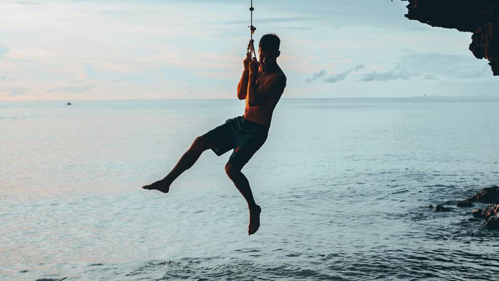 Se balancer au dessus de la mer