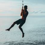 Se balancer au dessus de la mer