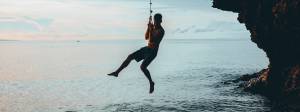 Se balancer au dessus de la mer