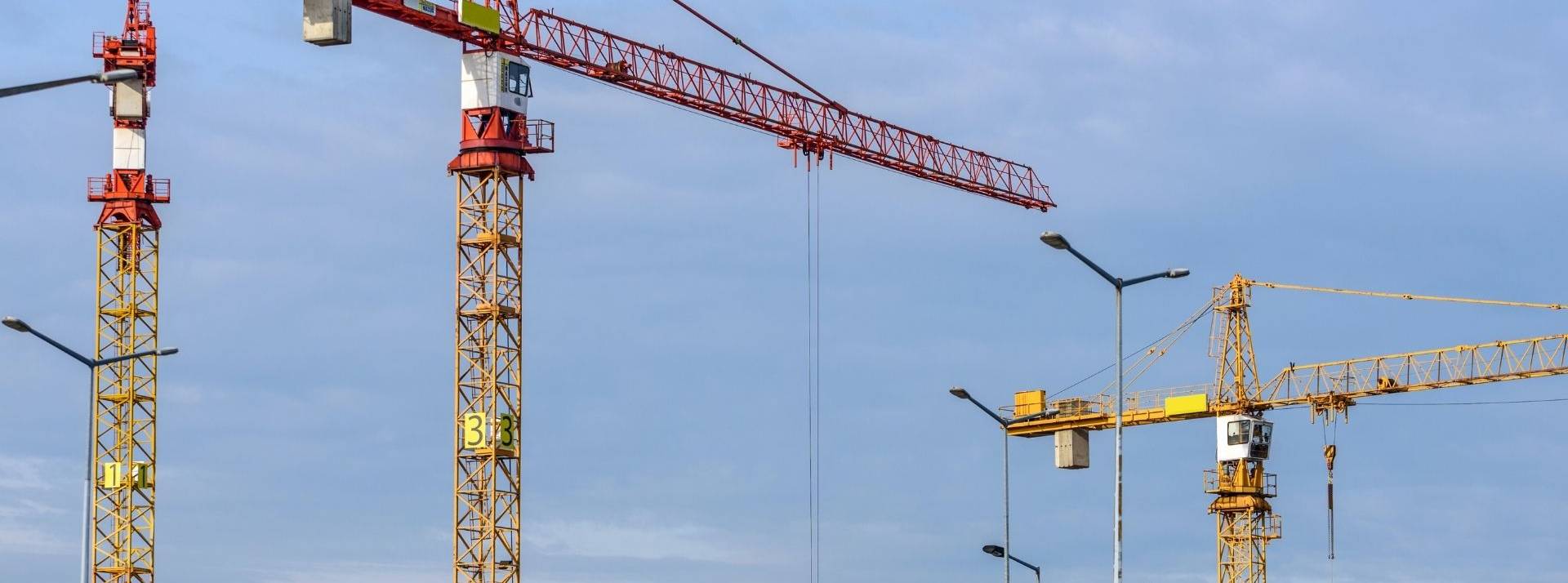 AOS, acteur de la Construction Tech en France, lève 9 millions d’euros et devient Saqara grues de chantier